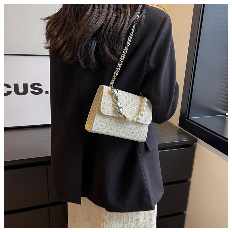 2023 New Personality Fashion Pearl Chain Bag One Shoulder Messenger Bag Casual Small Square Bag Trendy Women's Bag