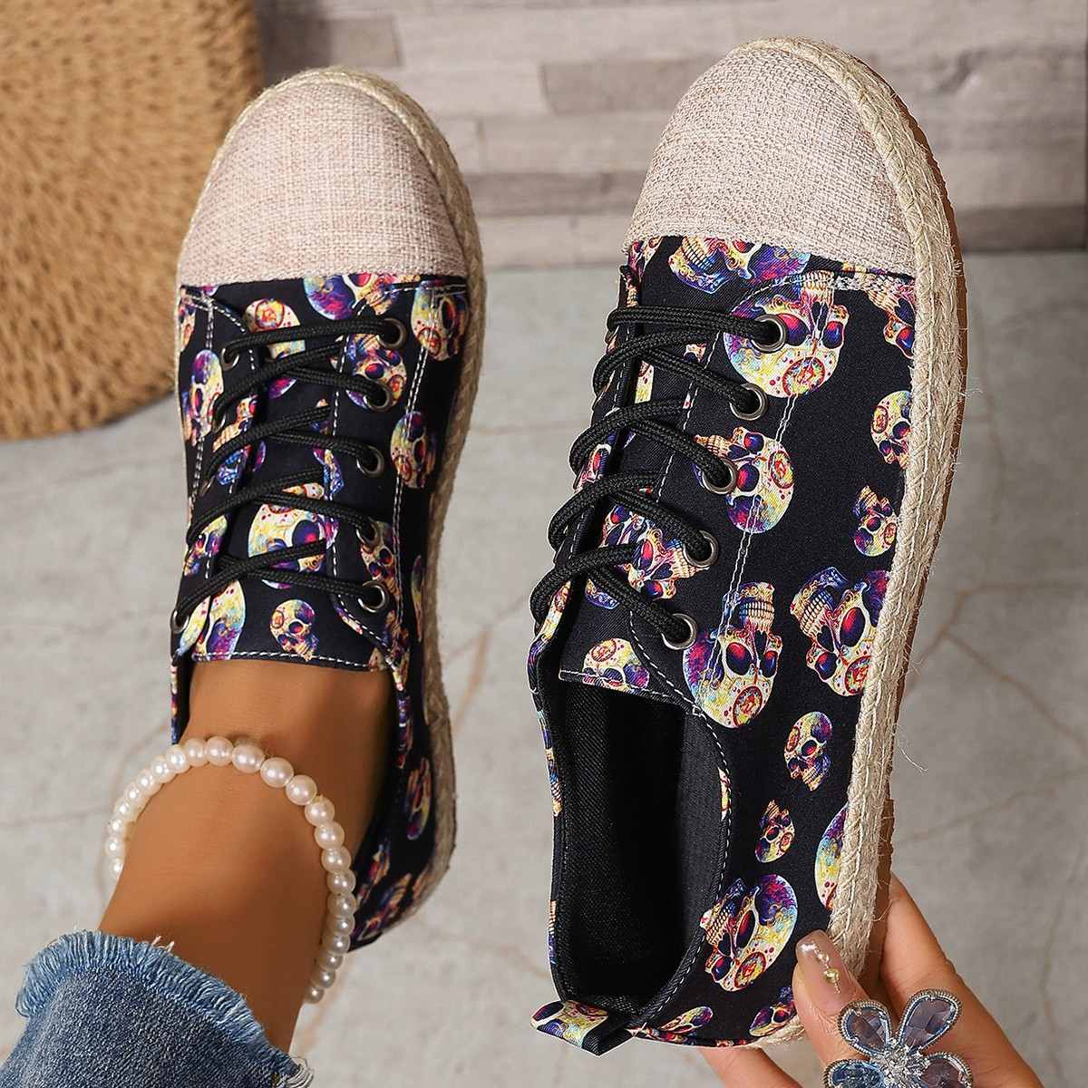 Cross-border large-sized cartoon pattern flat casual canvas shoes 2025 new style round toe lace-up fashionable and versatile single shoes for women