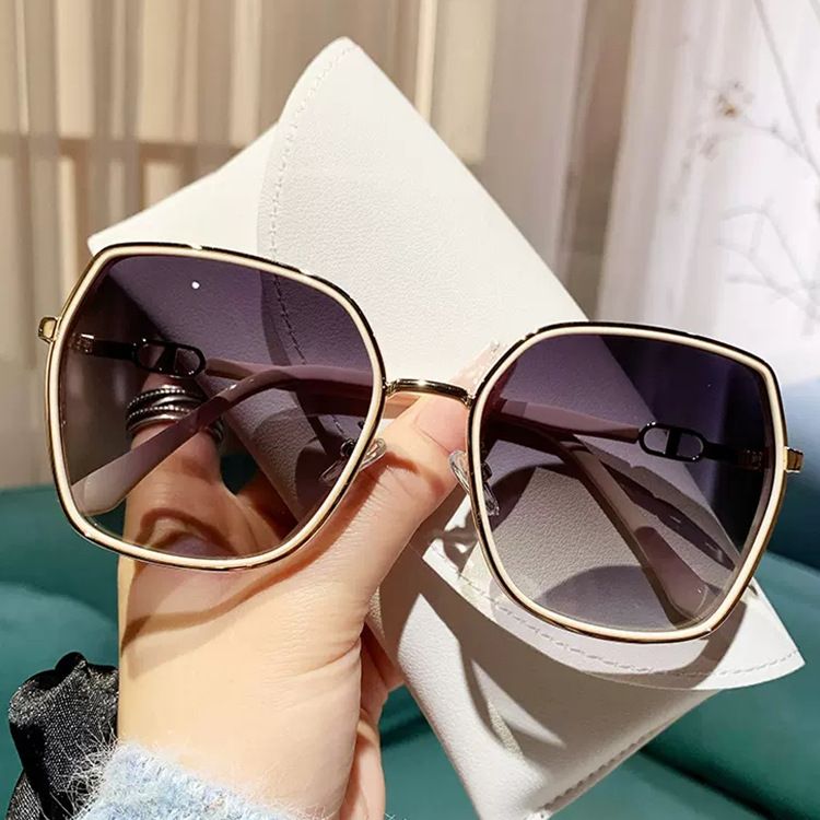 042 8193 Women's Fashion Large Frame Sunglasses UV Blocking Sunglasses