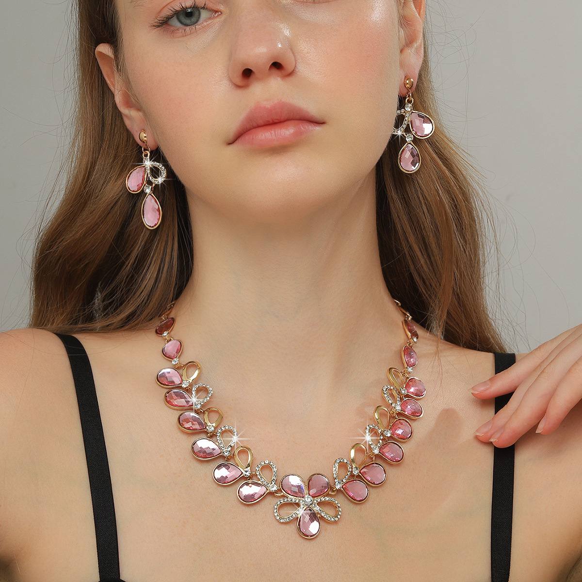 Gold Plated Teardrop Pink Crystal Flower 2Pcs Jewelry Set Sparkling Rhinestone Choker Necklace Drop Dangle Earrings Sweet Luxury Elegant Bridal Wedding Evening Banquet Prom Formal Gown Matching Women Fashion Statement Accessories Gift
