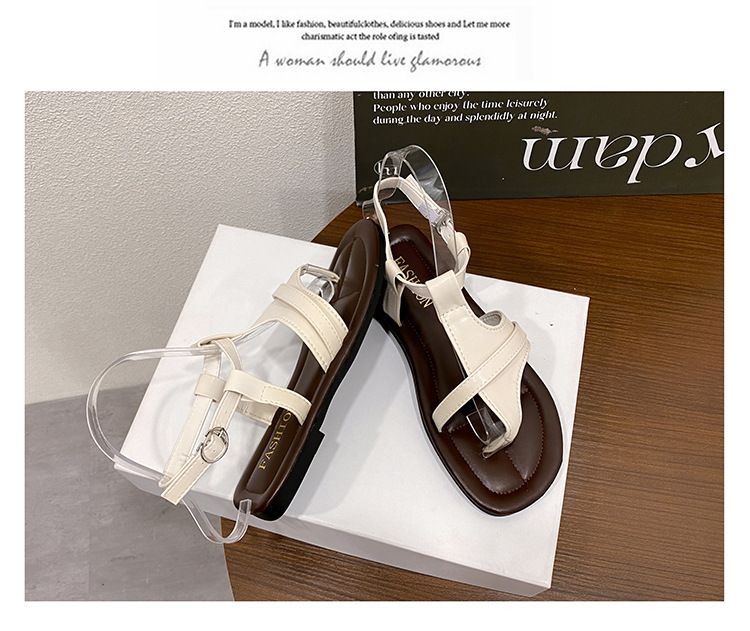 Clip-toe casual flat sandals for women to wear 2025 summer new round - toed buckle flat Roman shoes