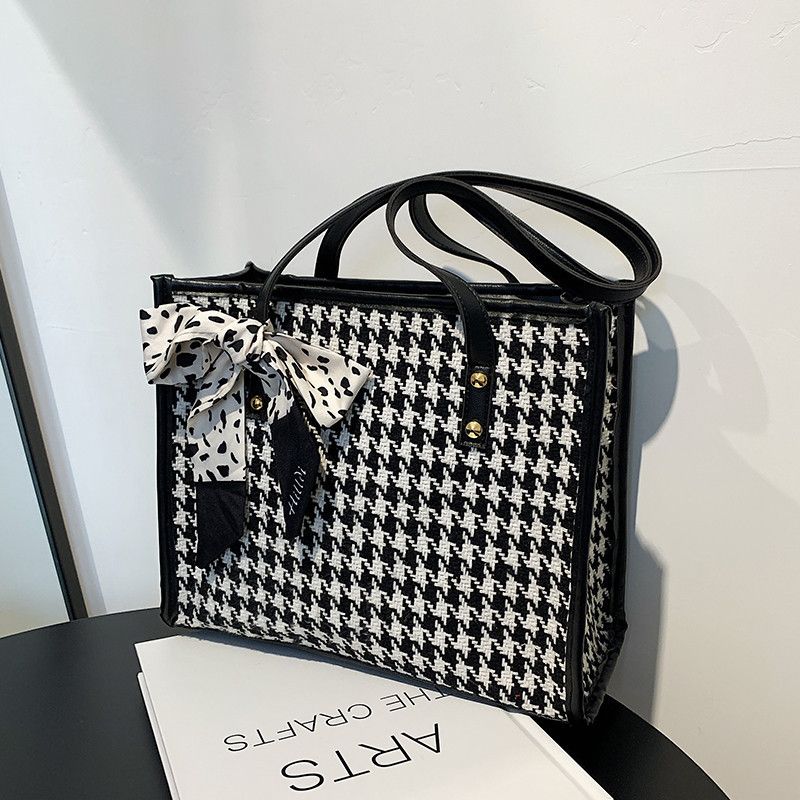 The Korean version of the spring tide women's handbag 2023 new all-in-one thousand-bird Gotot bag fashion plaid silk scarf shoulder bag SC15WJ8490
