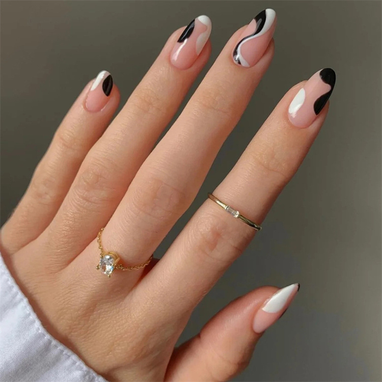 24pcs Fake Nails White and black Stripe Wear Long Paragraph Fashion Manicure Patch Save Time Wearable Nail with both glue and double sided abhesive