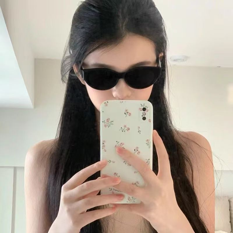 Jennie's same sunglasses for women, outdoor photography sunglasses, sun glasses, retro hot girl, cat eye glasses, small face glasses, European and American style