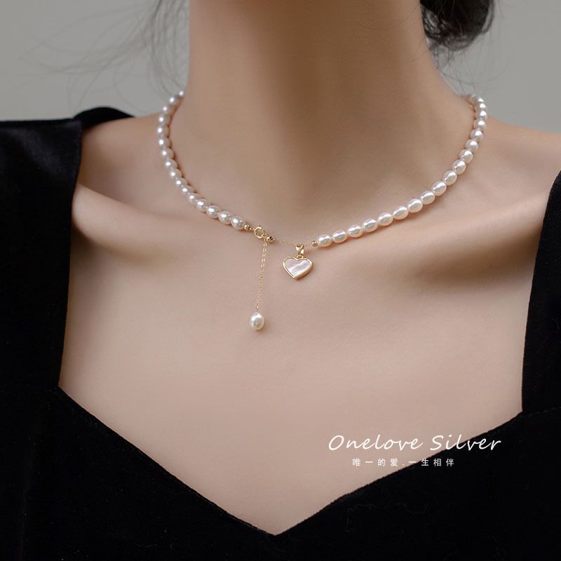 Minimalist Women Freshwater Pearl Necklace, Exquisite Heart Pendant Clavicle Chain, Dainty Luxury Niche Design Pearl Neck Jewelry, Fashion Adjustable Versatile Necklace for Daily Casual Party Dating Gift
