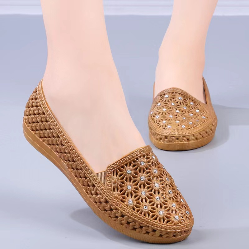 Summer mother shoes nurse sandals hole sandals comfortable leaky shoes outdoor soft bottom women's large sandals net shoes