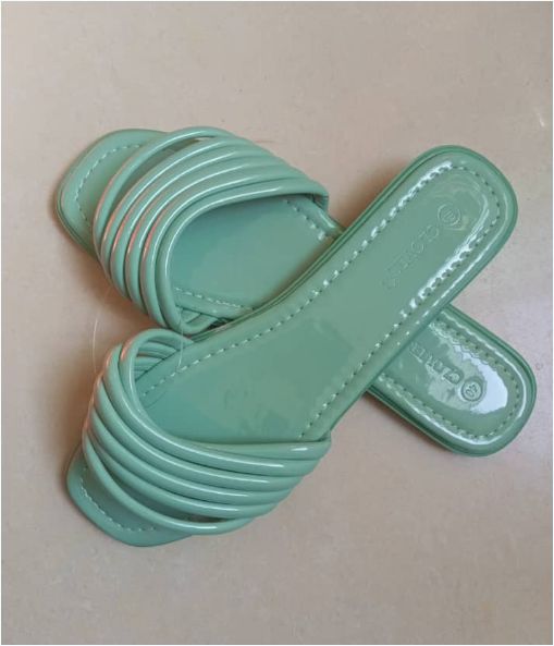 Women Flat Beach Slippers Breathable Slip-On Ladies Slides Slippers Female Casual Sandals
