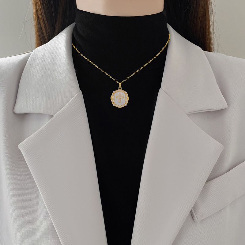 Women Titanium Steel Octagonal Shell Cross Pendant Clavicle Necklace, Micro‑Paved Zircon & Pearl Inlaid Vintage Charm Necklace, Elegant Light‑Luxury Fashion Neck Jewelry, Adjustable 40+5cm Chain, Versatile Daily Party Dating Accessory Gift for Ladies