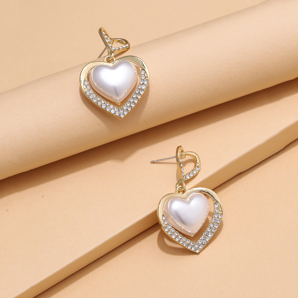 DF100 Double Heart Shaped Faux Pearl Stud Earrings