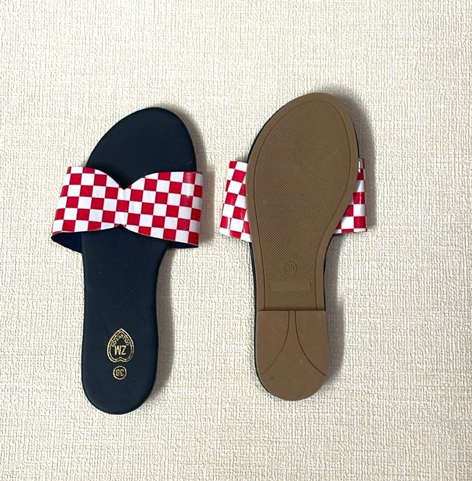 Ladies casual sandals fashion comfortable insole lightweight outdoor red and white and red checkers design flat slippers
