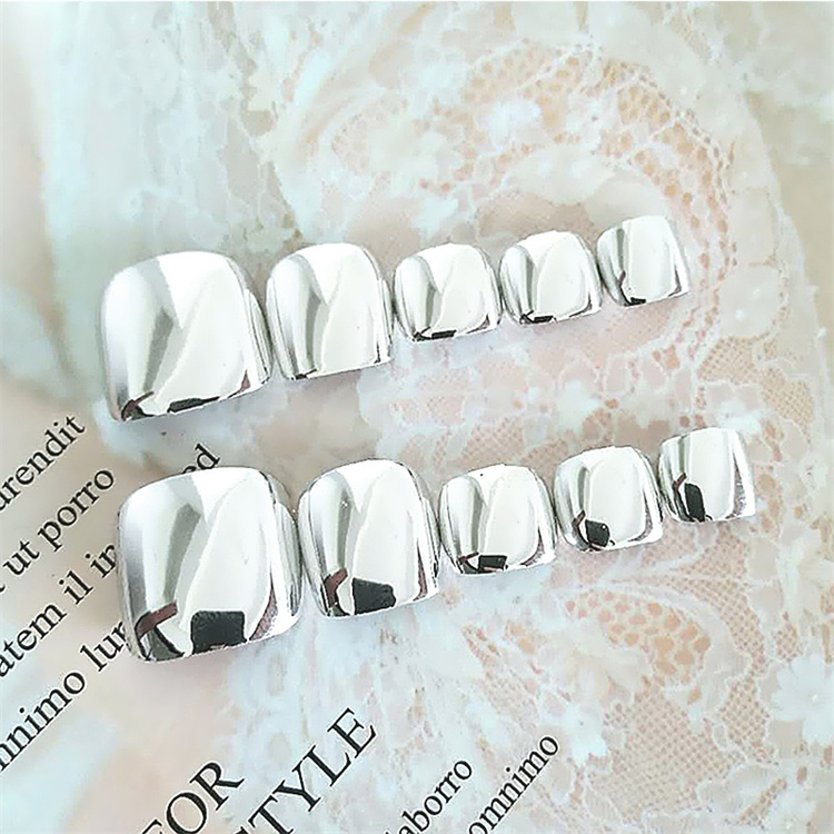 24pcs silver fake toenail Fashion Manicure Patch False Nails Save Time Wearable Nail Patch With Glue Fake Nails