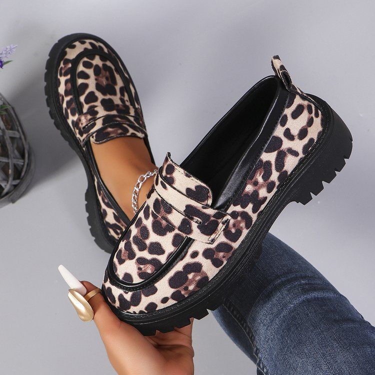 Large size loafer shoes 2024 new single shoe leopard print British style fashion shoes temperament 100 suede women's shoes 099