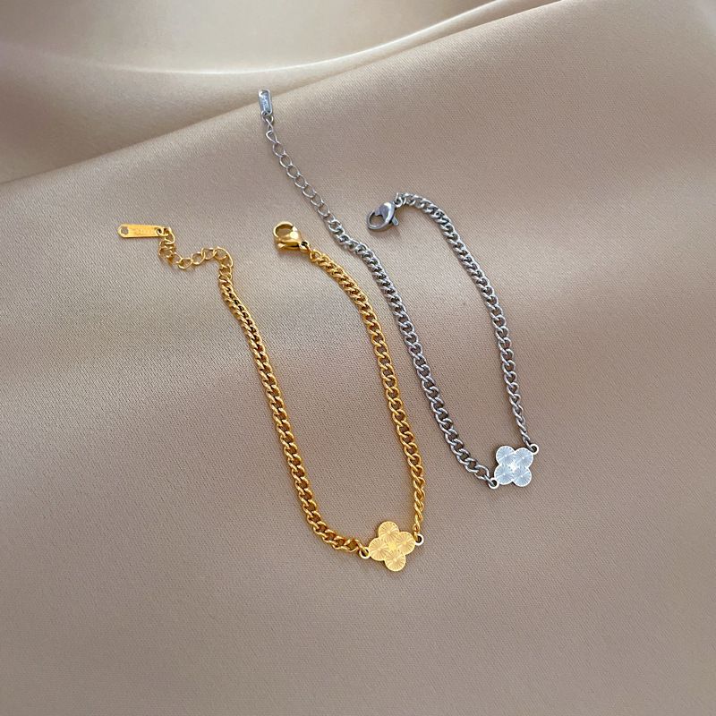 Gold & Silver Plated Whole Titanium Steel Slim Cuban Link Chain Bracelet For Women, Minimalist Retro Embossed Four Leaf Clover Charm Adjustable Extension Wrist Chain, Ins Viral Versatile Daily Dating Best Friend Matching Fashion Hand Jewelry, Anti-Tarnish Waterproof Sweat Resistant Skin Friendly
