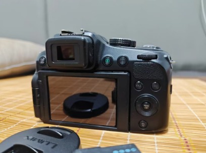 Panasonic fz200 telephoto camera with color 85, new equivalent 25-600mm f2.8, all functions intact