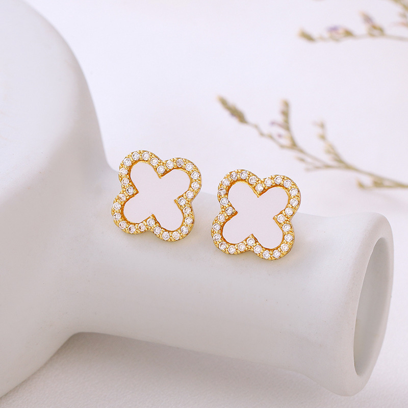 Women's Simple Fashion Lucky Four-Leaf Clover Classic Earrings and Necklace Jewelry Set