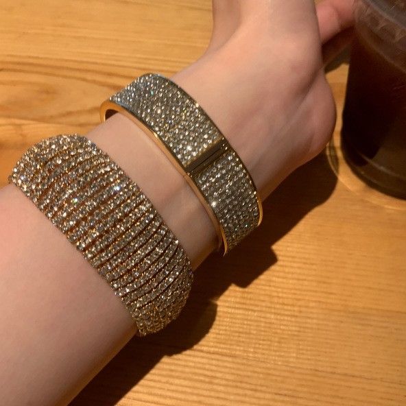 Light Luxury Round Open Cuff Bangle for Women, Vintage Court‑Inspired Metal Bracelet Inlaid with Sparkling Cubic Zirconia, Niche Elegant Hand Jewelry for Daily Banquet Dating