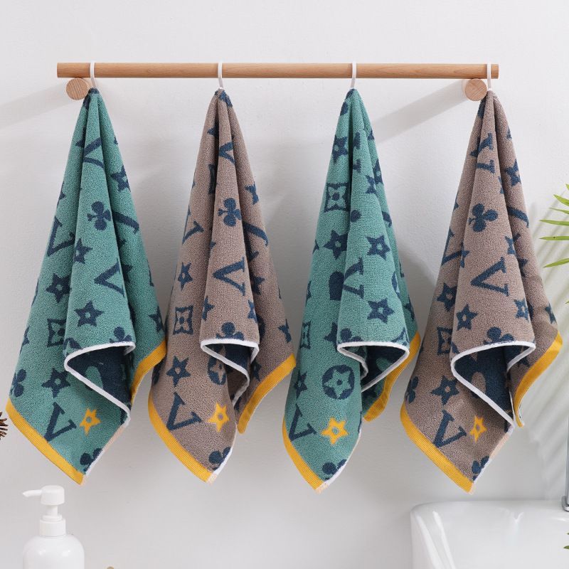 Premium Thick Yarn Dyed Cotton Towels Bulk  Strong Absorbent Skin Friendly Facial Wiping Towels Stylish Sport Shower Towels Suitable for Family Hotel Gym Bathroom