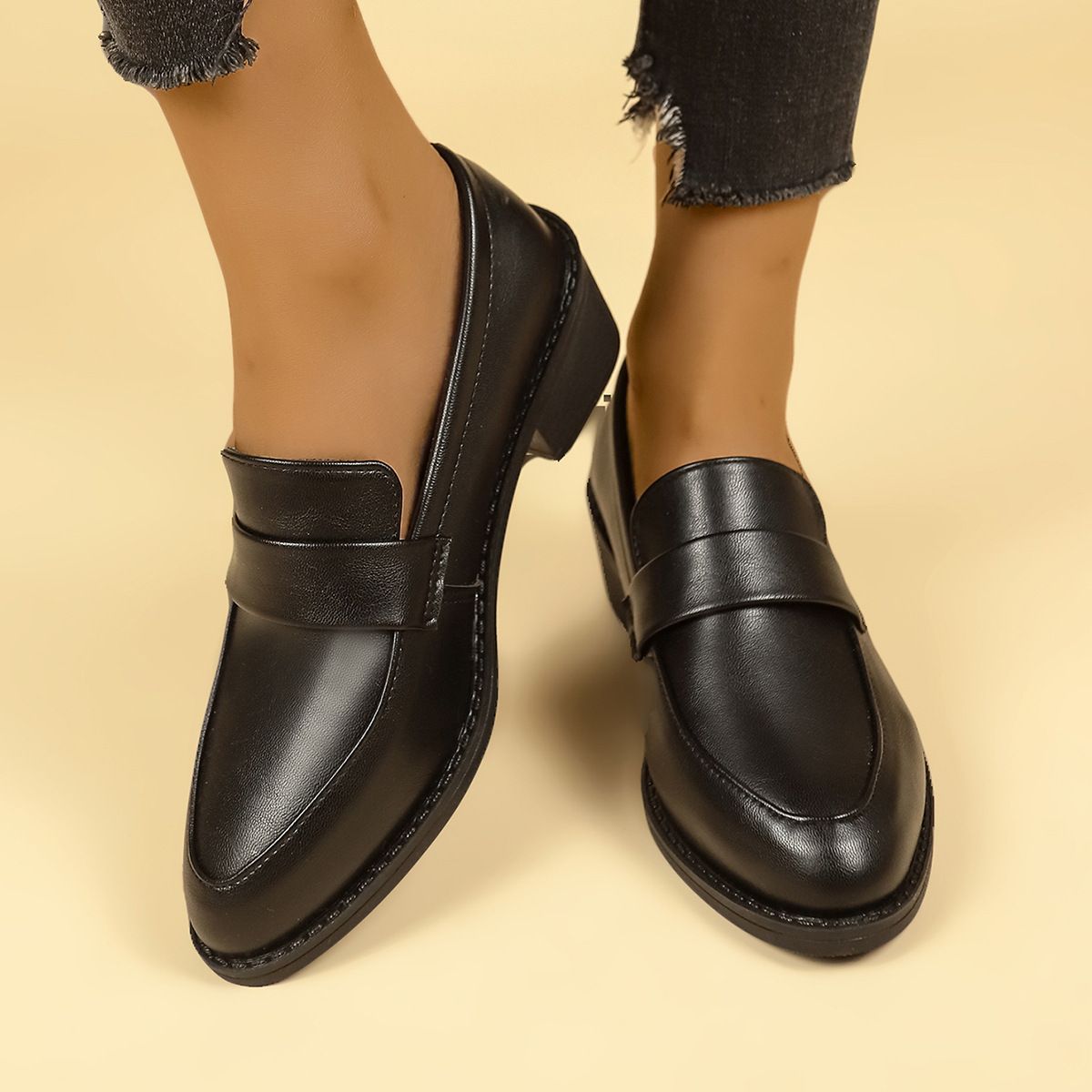 Large size single shoes women spring and autumn new British style loafer shoes pointed foot set casual thick soles increase women's shoes 24120306