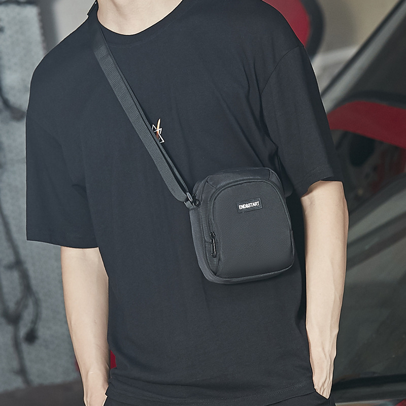2119 Men's New Simple Versatile Small Crossbody Bag Casual Daily Zipper Soft Face Shoulder Bag