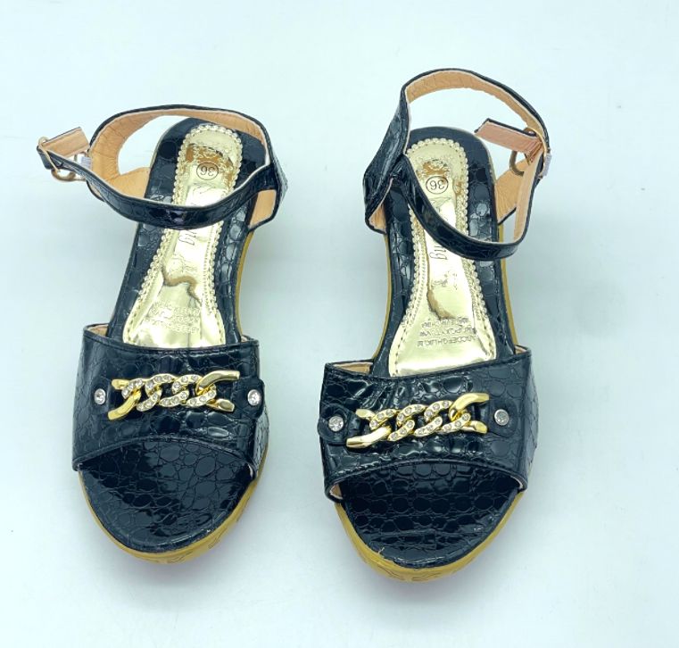 Girls new summer fashion elegant lightweight gold diamond chain design black sandals