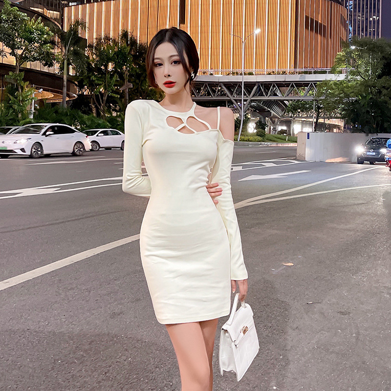 Women autumn winter 2021 new slim niche hollow shoulder bottom with a bag buttock short skirt