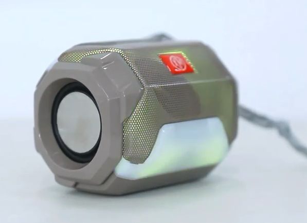 Wireless outdoor 5.0 Handy LED Flash Light Portable speakers Music surround Stereo Speaker A005