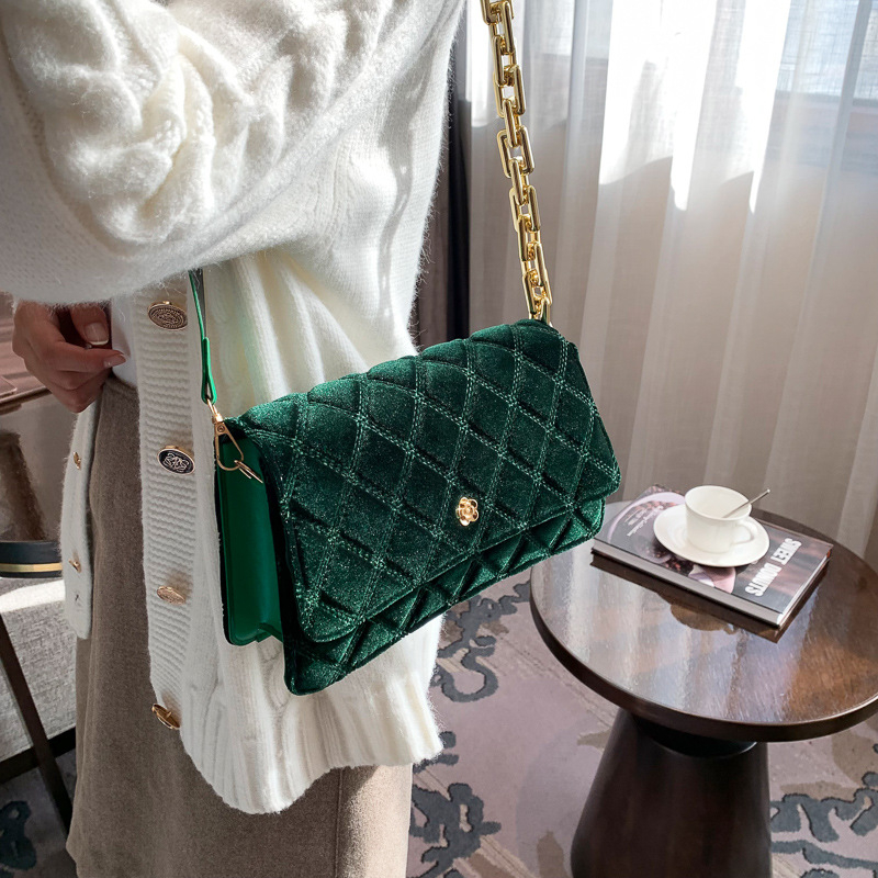 6385 Fashion Casual Minimalist Chain Plush Cross-body Bag