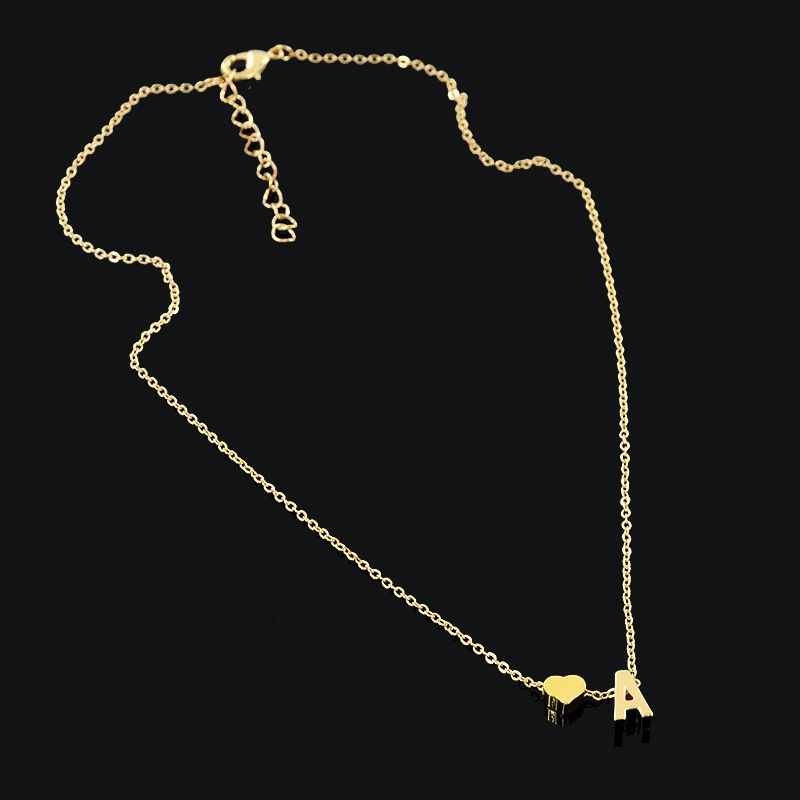New simple peach heart-shaped letter necklace, elegant and versatile 26-letter original heart clavicle chain