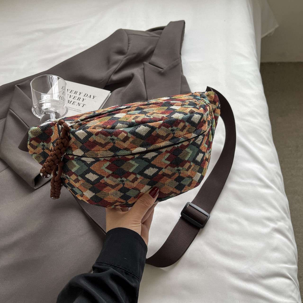 Wide Strap Waist Bag Casual Trendy Crossbody Bag Women Single Shoulder Chest Bag Korean Style Fresh Mini Sling Bag for Ladies
