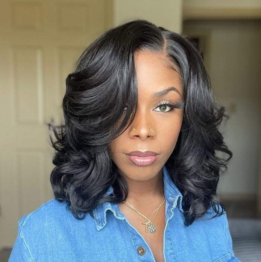Black Medium Long Wavy Wig for Women, Heat Resistant Synthetic Fiber Full Head Wig, Natural Fluffy Curly Wig, Breathable Mesh Inner Net, Realistic Looking Fashion Wig for Daily Party Casual Styling
