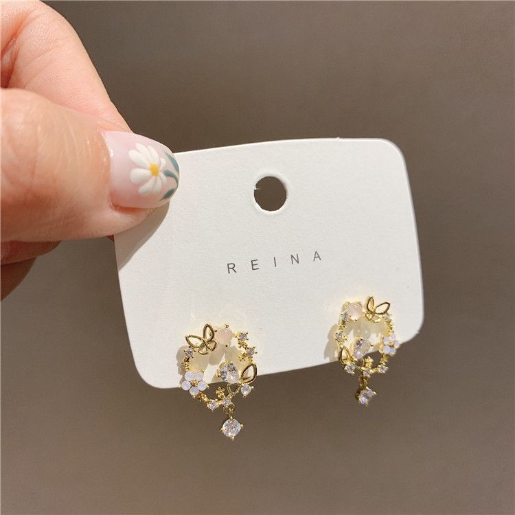 M1174 Exquisite Retro Earrings Small Flower Butterfly Earrings Women's New Senior Wedding Earrings Jewelry