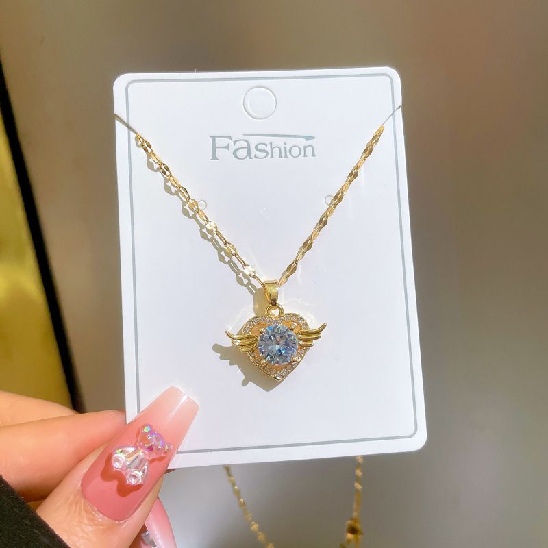 Light Luxury Micro Pave Cubic Zirconia Angel Wing Heart Pendant Necklace For Women, Shiny Crystal Clavicle Chain, Niche Elegant Fashion Jewelry Gift For Daily Dating Party Wear
