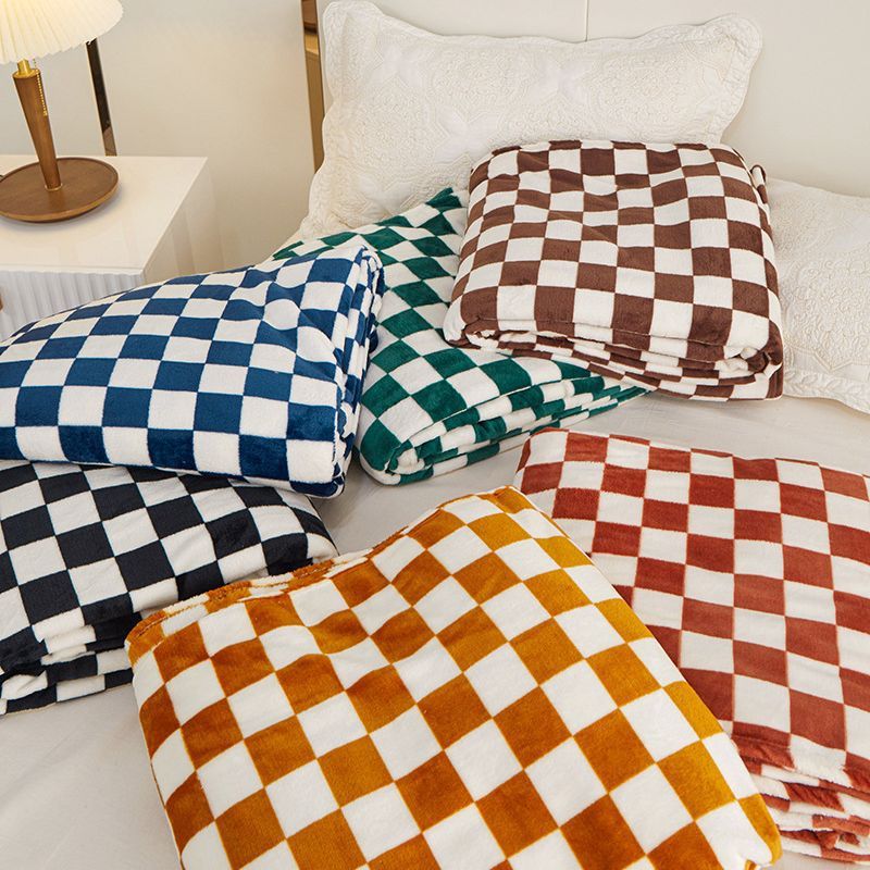 New Checkerboard Thickened Flannel Blanket, Comfortable and Soft Nap Blanket