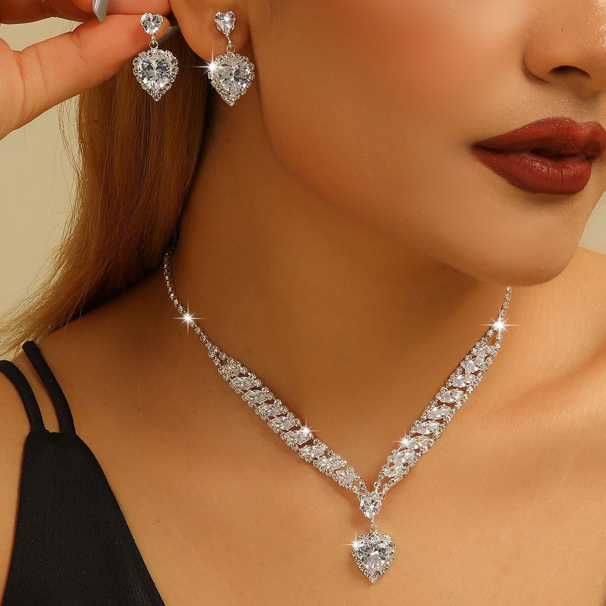Sparkly Heart Cut Zircon Necklace Earrings 2-Piece Jewelry Set, Dainty Adjustable Choker Chain with 35-50cm Length, Premium Silver Tone Clavicle Chain, Luxurious Understated Women Ornament, Versatile Decor for Wedding Ceremonies, Banquets, Prom Nights, Evening Dressing Ups, Formal Occasions and Refined Daily Outfits, Ideal Birthday and Holiday Gift Choices for Ladies
