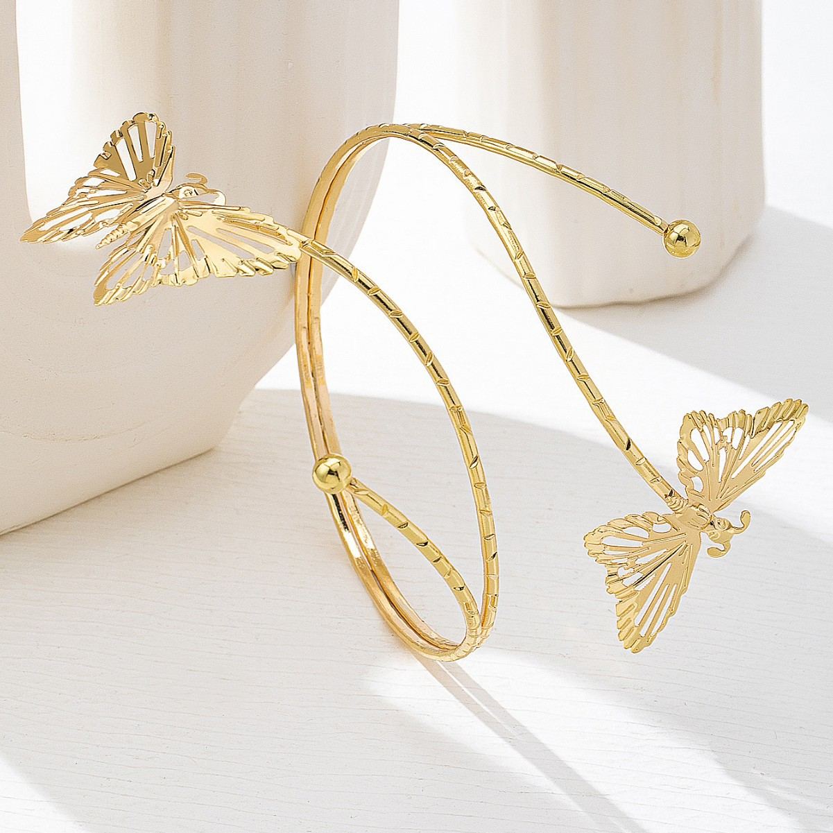 Romantic Fairy Style Twisted Open Arm Cuff for Women, Glossy Gold Adjustable Upper Arm Bracelet With Hollow Cutout Butterfly Wing Ornament, Dreamy Botanical Statement Armband for Wedding Party Dating Photoshoot Gift Jewelry
