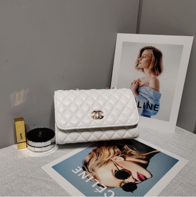 High-end Small Women's Bag Summer 2023 New Trendy Fashion Niche Handbag Diamond Chain Retro Square Bag