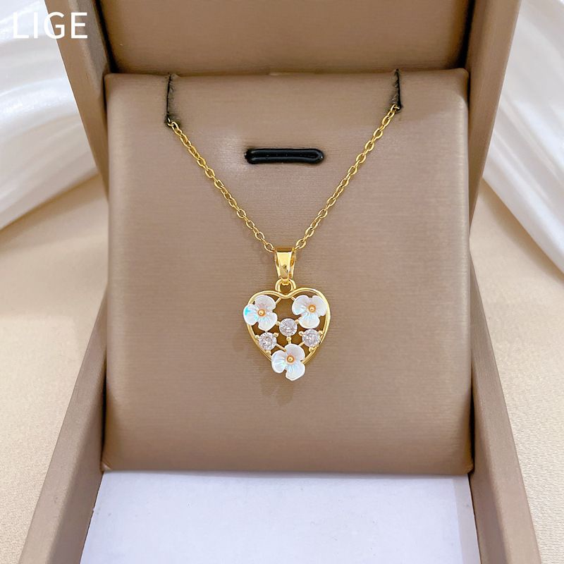 Women Hollow Heart Pendant Necklace, Inlaid White Shell Flowers & Sparkling Cubic Zircon, Titanium Steel Chain Clavicle Necklace, Elegant Glamour Fashion Jewelry for Daily Dating Banquet Party Ladies Gift
