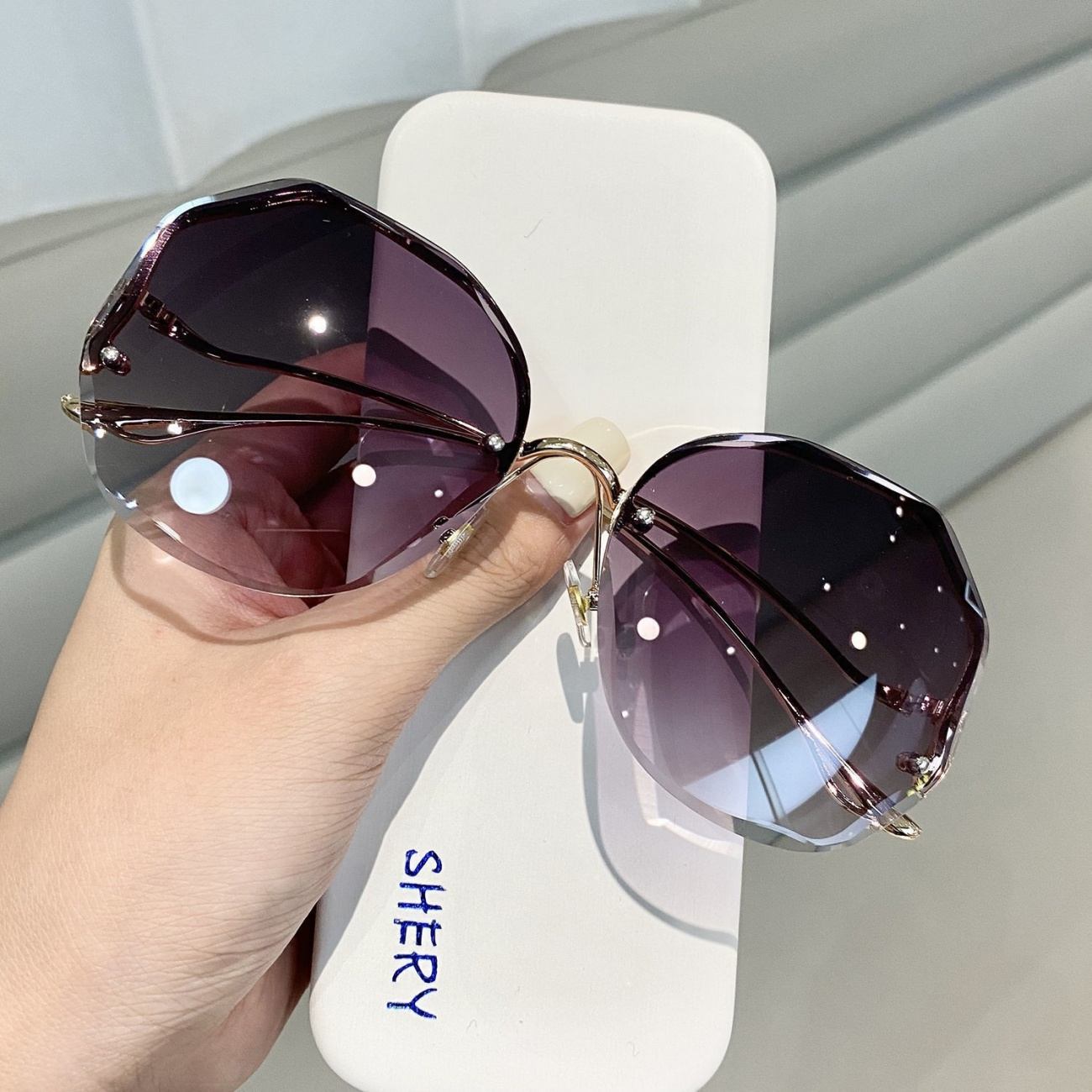 2026 New Women Rimless Cut Edge Sunglasses Luxury High Sense Oversized Frame Sun Glasses Anti UV Face Slimming Fashion Outdoor Shades