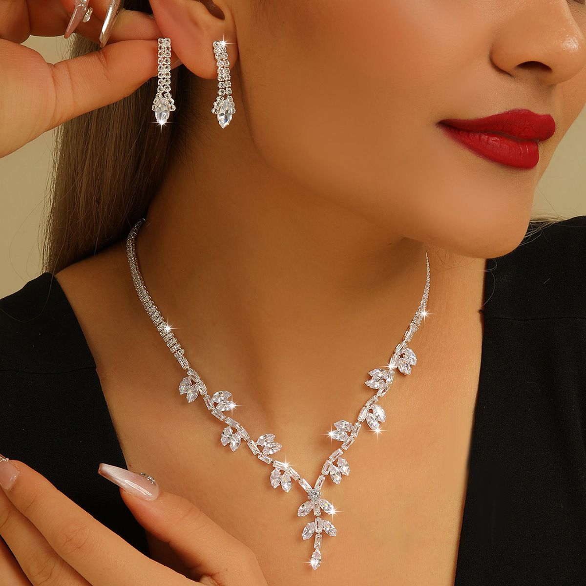 Exquisite Leaf Cut Cubic Zirconia 2Pcs Necklace Earrings Jewelry Set Adjustable 36-51cm Chain Sparkling Rhinestone Bridal Wedding Gown Accessories Elegant Evening Banquet Prom Formal Outfit Decoration Eco-friendly Polished Craft Women Glam Dress Up Jewelry Holiday Gift Ornament
