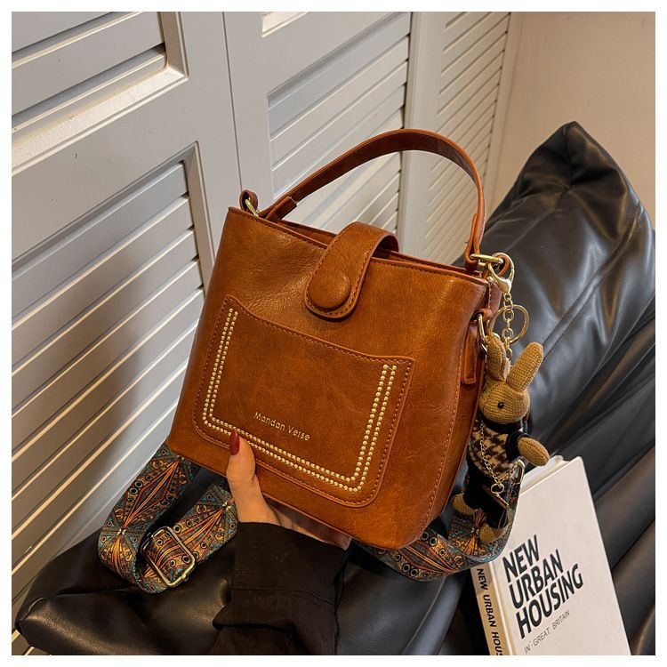 Women Fashion Handheld Bucket Bag, Niche Design Single Shoulder Crossbody Bag, Elegant Casual Daily Shoulder Purse, Portable All-match Handbag for Shopping Dating Travel Daily Outings, Multiple Colors Optional, Single Bag Only
