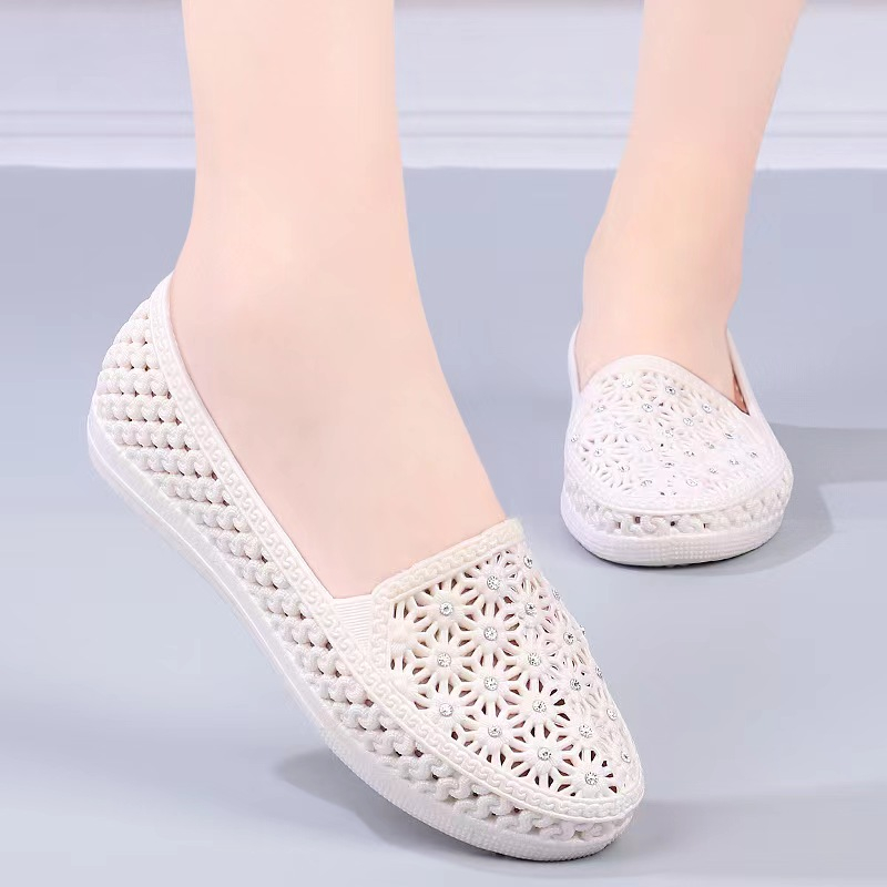 Summer mother shoes nurse sandals hole sandals comfortable leaky shoes outdoor soft bottom women's large sandals net shoes