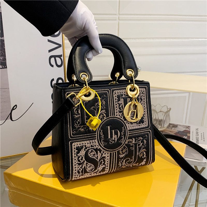 2006 Designer Women Shoulder & Crossbody Bags | Ladies Leather & Pu | Woman Printed Fashion Handbags | Casual & Elegant