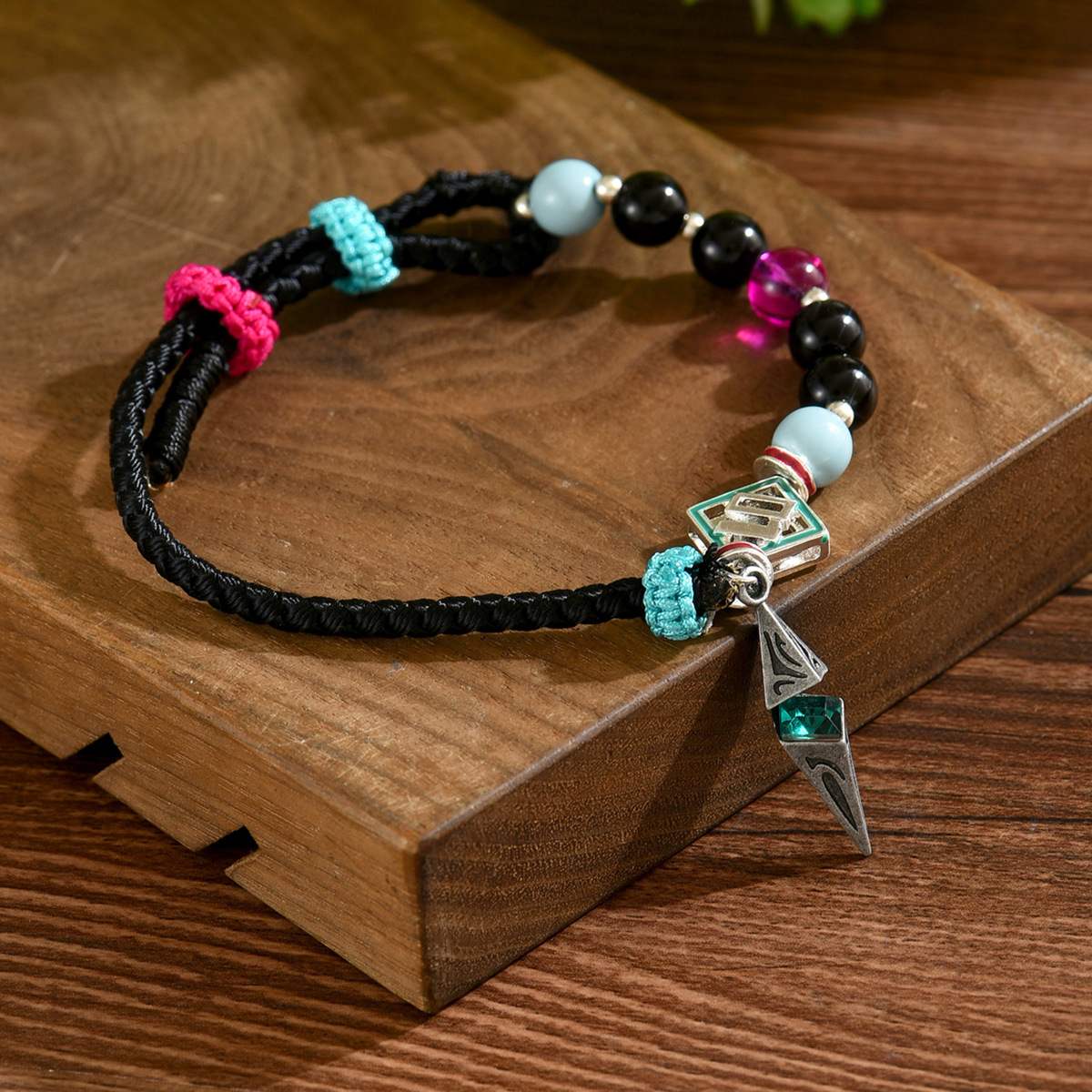 Trendy Adjustable Beaded Bracelet with Conical Crystal Pendant, Edgy Urban Style with Multi-Color Beads & Geometric Accents, Minimalist Streetwear Jewelry for Women & Men
