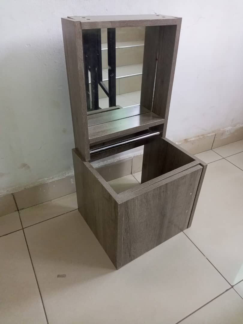Modern Design Engineered Wood Dressing Table with Large Mirror, Bathroom Vanities for Makeup, Living Room, Bedroom Furniture