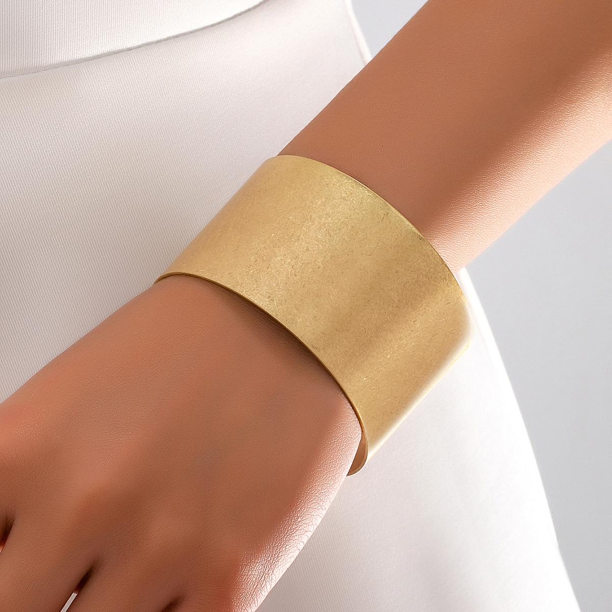 Vintage Light Luxury Wide Plain Gold Open Cuff Bracelet for Women, Minimalist Bold Matte Smooth Wide Band Wrist Jewelry, Adjustable Chunky Statement Metal Bangle for Daily Commute Evening Party Dating Fashion Gift Accessory

