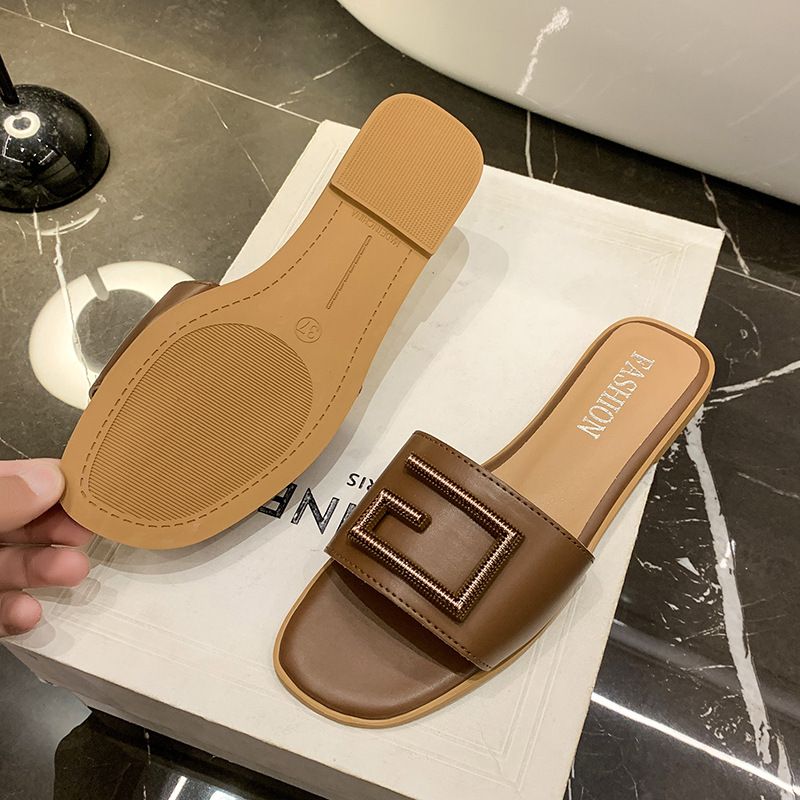 Big size metal clasp cool slipper female 2025 summer new senior feeling all kinds of casual flat one flip-flop female