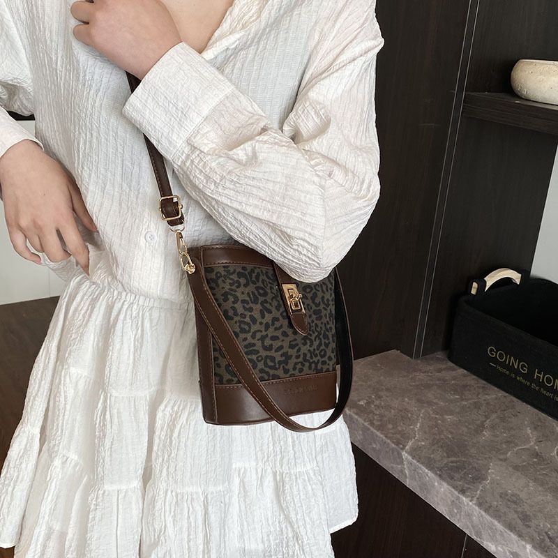 Miss DG 2025 new retro leopard print bag casual shoulder messenger bag