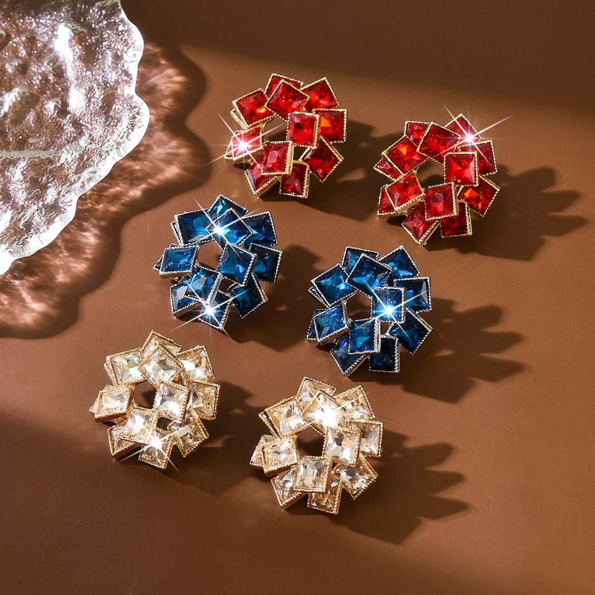 French Light Luxury Hollow Geometric Flower Stud Earrings Full Square Crystal Floral Statement Ear Jewelry Gold Alloy High-end Glossy Rhinestone Earrings Versatile Daily Commute Dating Banquet Women Fashion All-match Ear Ornament Gift
