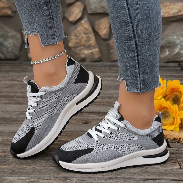 Spring/Summer 2025 new fashion large-sized mesh breathable sports shoes for women to wear with soft soles and flat heels