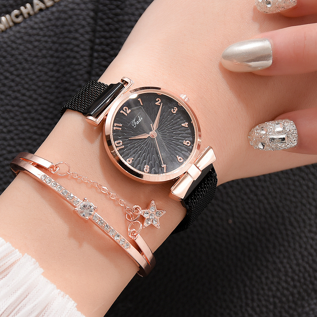 Fashion Ladies Quartz Watch + Star Bracelet Combination Package Arabic Numeral Scale Girls Jewelry Watch Girls Gift Quartz Watch